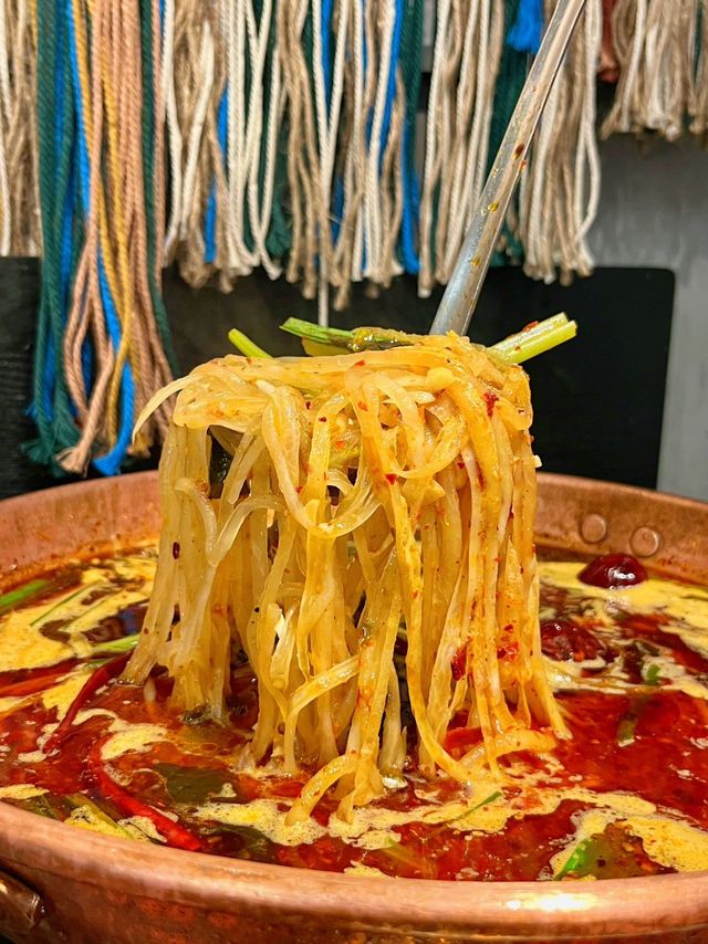 張大橘雲南酸菜牛肉火鍋真的平價好吃到上癮
