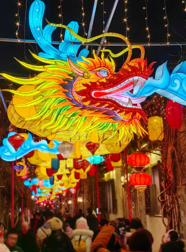 老門東の龍年花灯が点灯しました