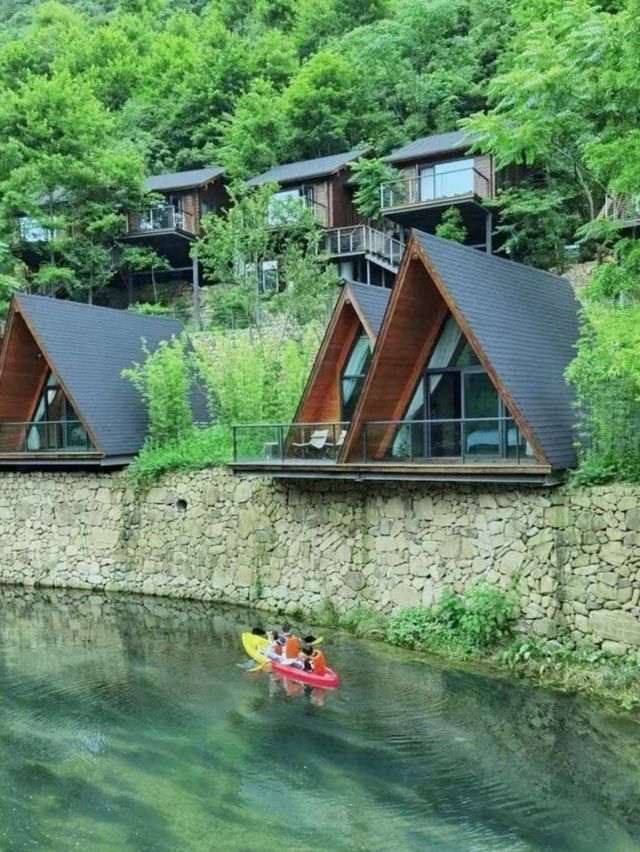 杭州周邊李住進溪水環繞的避暑酒店