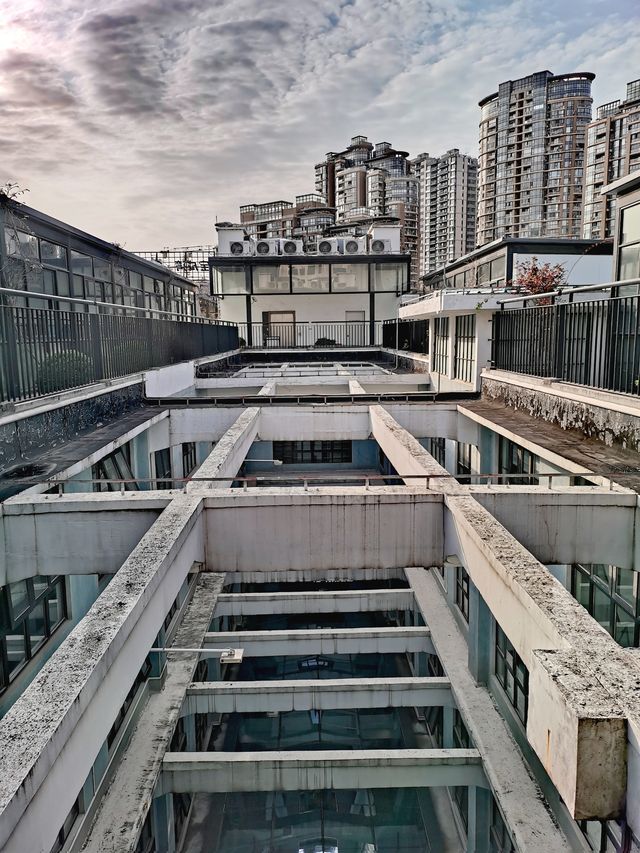 創享塔 - 蘇州河旁一道不容忽視的風景線