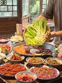 Listen to the locals of Dujiangyan! After visiting the Nanqiao, go eat at this spicy hot pot restaurant!