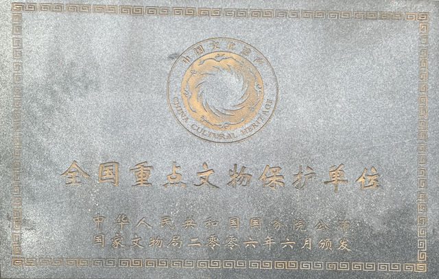 位於黃州區赤壁磯頭因北宋大文豪蘇東坡在此寫有《赤壁懷古》詞和前後《赤壁賦》而得名又稱文赤東坡赤壁壁