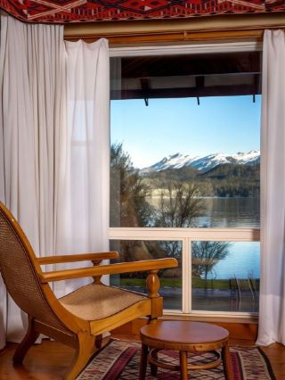🌟 Luxe Lakeside Retreats in Neuquen 🏞️✨