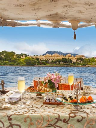 Luxury Unleashed at The Oberoi Udaivilas, Udaipur π°β¨