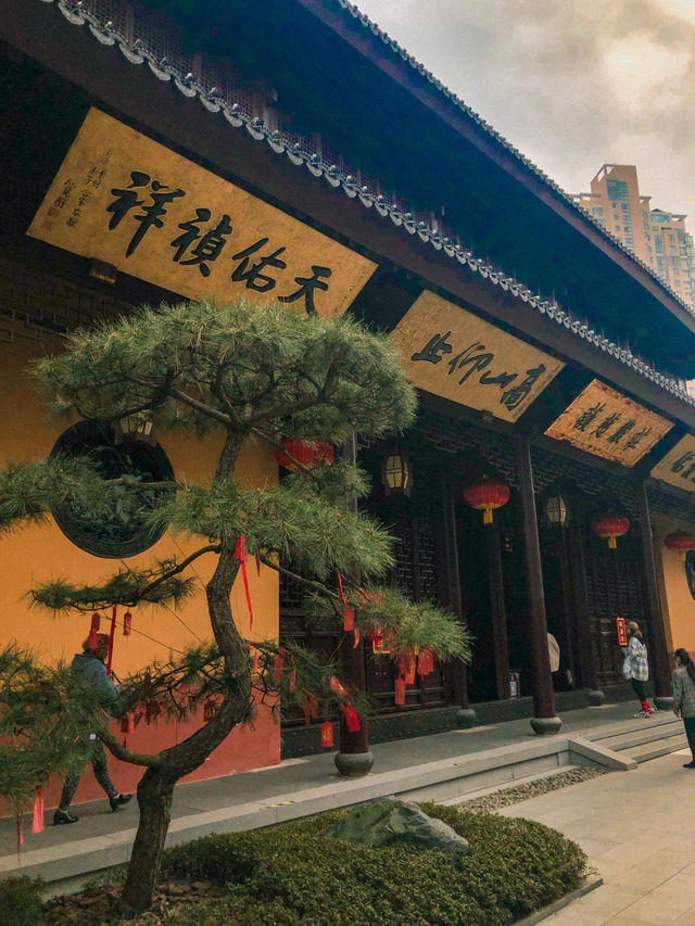 The Beautiful Jade Buddha Temple in Shanghai 🇨🇳