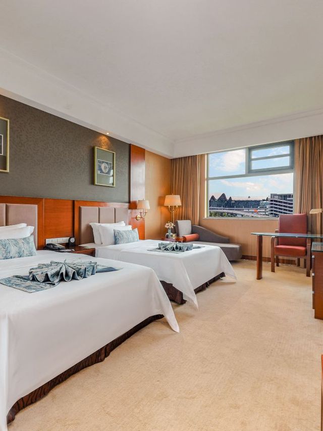 🌟 Henan Highlights: Kaifu International's Cozy Stay ✈️🏨