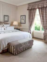 🏰✨ Dreamy Manor Stay in the UK's Countryside 🌳🛎️