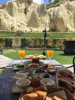 🏨✨ Cappadocia's Seraphim Cave Retreat 🌄🛁