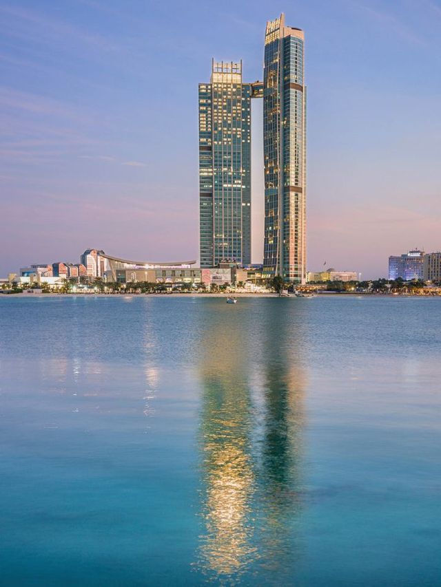 🌟 Abu Dhabi's Luxe Oasis: St. Regis Charms 🌟