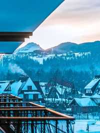🏔️ Zakopane's Cozy Retreat: Pools, Views & Fun! 🛀