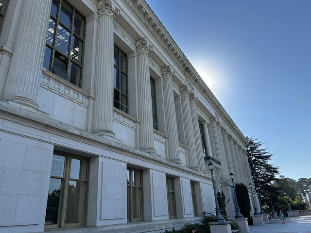 加州伯克利大學。