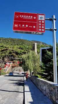 西索民居與卓克基土司官寨。