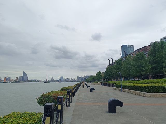 打卡船廠濱江綠地：靈氣的交融。