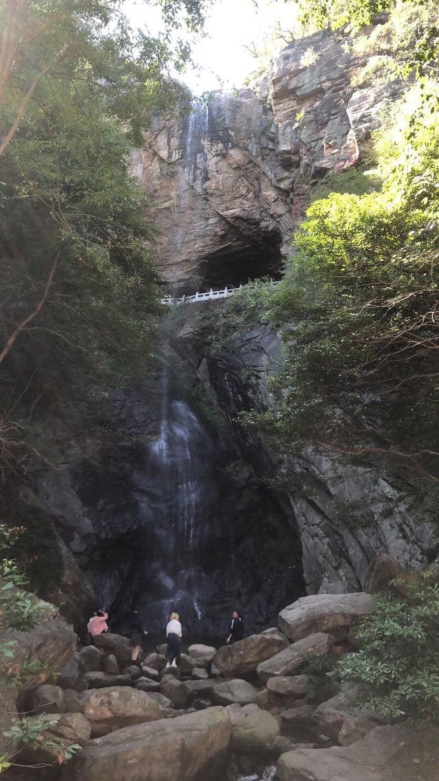 徒步水簾洞。