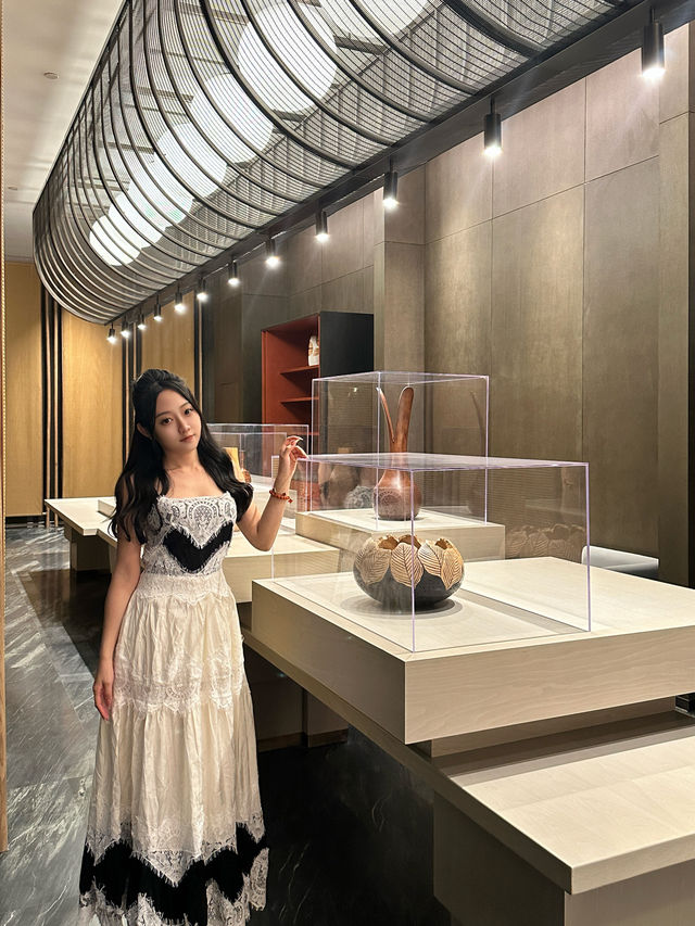 成都全新瀑布酒店享受避世之境。