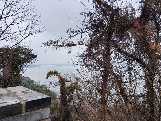 冒雨遊覽鎮江北固山