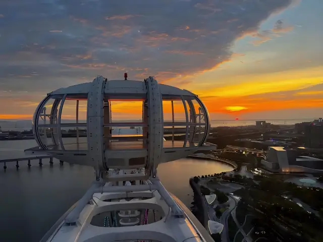 🎡 深圳的浪漫時刻 - 歡樂港灣摩天輪與日落晚霞 🎡