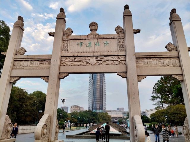 A Peaceful Evening at the Grand Canal in Hangzhou 🌅🚤