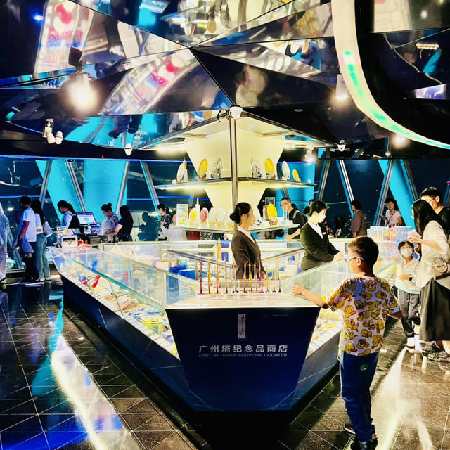 夜遊廣州塔啦😎😎