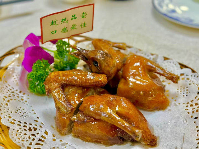 A Foodie’s Delight Around Liwan Lake