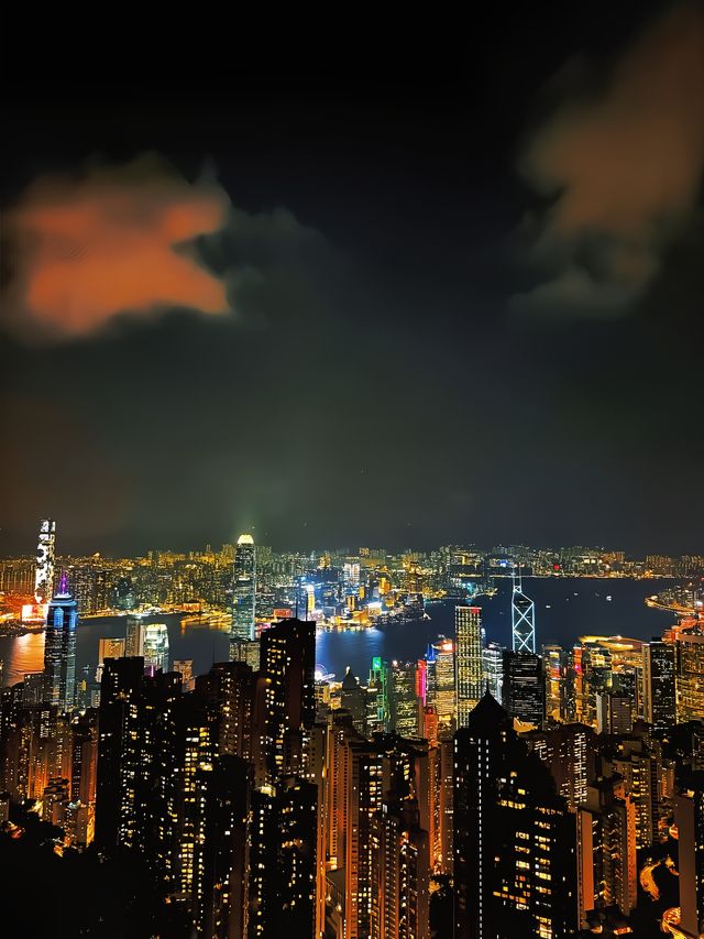 第一次嚟香港旅行，一定要去太平山頂睇夜景！