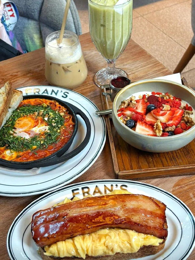 🥞曼谷早午餐天花板！玻璃屋裡的夢幻鬆餅盛宴｜Fran's