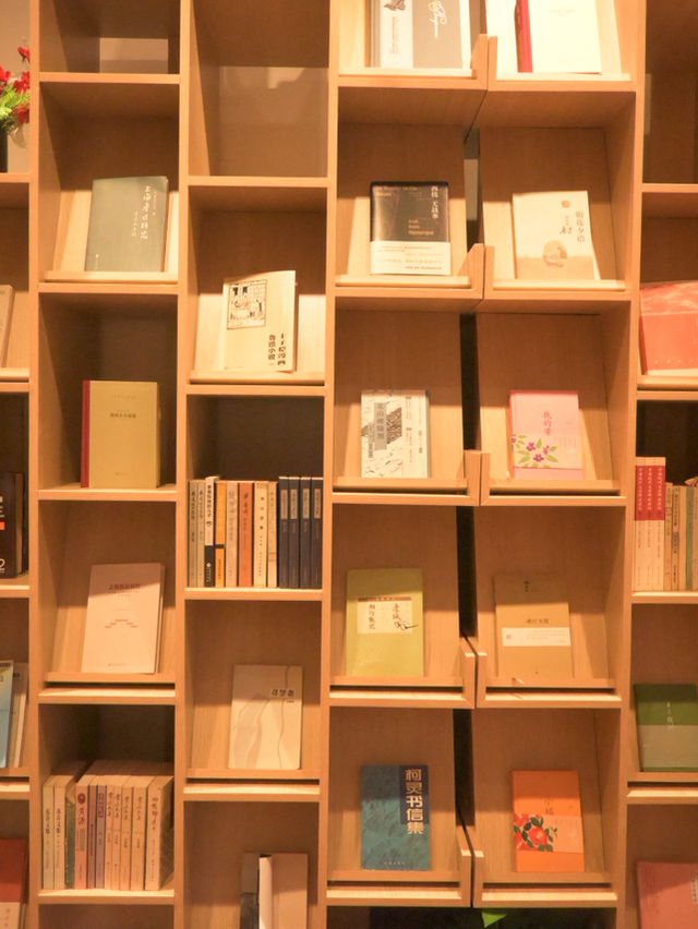 上海虹口区の巴金図書館で美しいクラシックの雰囲気とポストカードを作成しよう