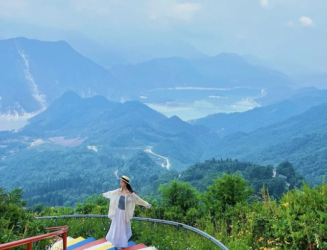 喺25℃嘅山頂雲端  睇日出追晚霞