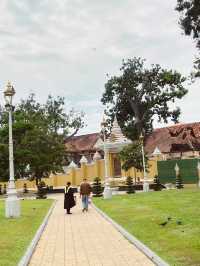 👑 Royal Palace Park Phnom Penh: Where Golden Spires Meet Tropical Dreams! 🌴