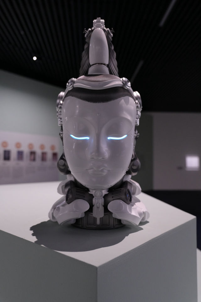 閉關倒計時8天｜大悲世界的賽博朋克未來佛
