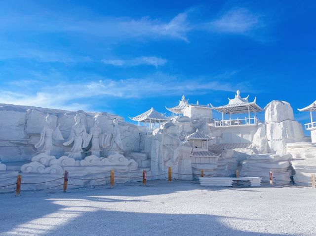 冬天闖進茶卡鹽湖，被鹽雕的「冰與雪之歌」戳中了心