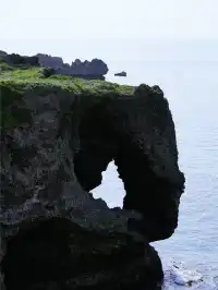 沖繩恩納村萬座毛：湛藍大海上的一頭大象