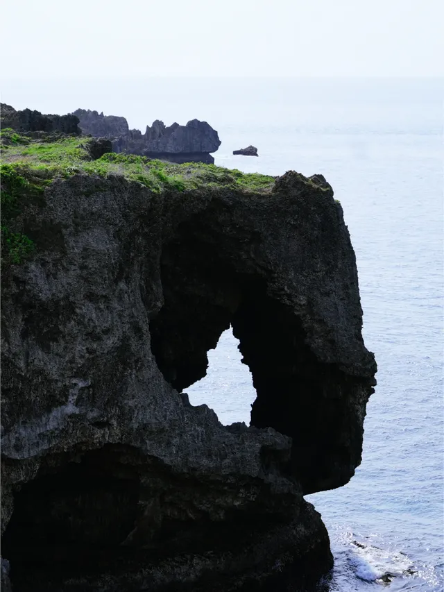 沖繩恩納村萬座毛：湛藍大海上的一頭大象