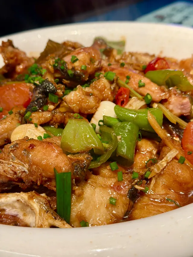 陽朔老牌啤酒魚，居然是個音樂餐廳！