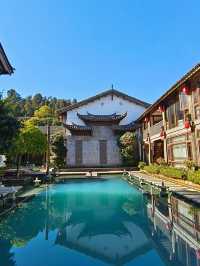 泊心雲舍 · 麗江古城花夢慢旅指南 住進花神的庭院推開泊心