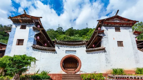 Hai tuyến đường cao tốc ở Vân Nam đã được đưa vào sử dụng cùng ngày. — traveler post in Mưu Định
