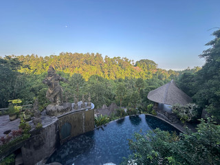 Bulan Madu Tak Terlupakan di The Kayon Valley Resort