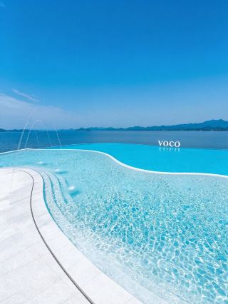 Lakefront infinity pool | 270° lake view | spacious indoor dinosaur playground