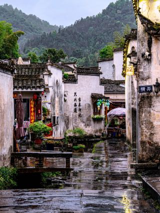 Rain falls on Xidi, revealing the true meaning of misty Huizhou
