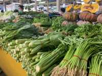 ตลาดสดธนบุรี ของกินเยอะ อิ่มตัวตึง 