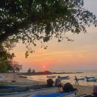 ชมพระอาทิตย์ตกที่หาดลับพัทยา
