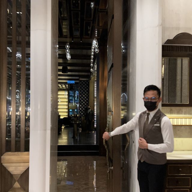 분위기에 취하고 싶을 땐 Bar Trigona,  Four Seasons KL