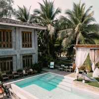 ที่พักริมน้ำ สระว่ายน้ำส่วนกลางสวย