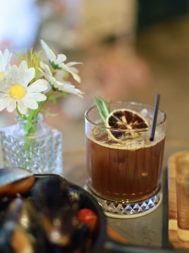 超大月亮打卡cafe 