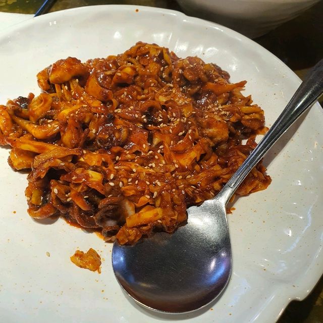 【明洞グルメ】観光地なのにお客さんは韓国人ばかりなThe食堂