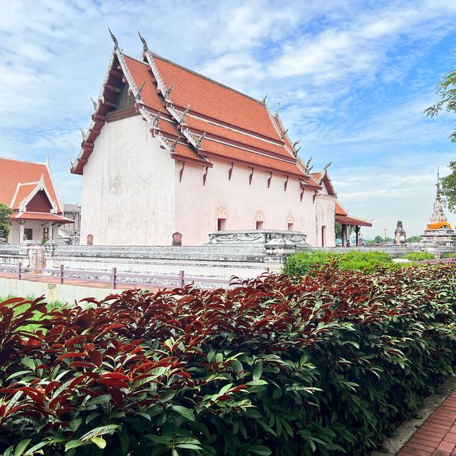 พุทธสถานเชิงท่า-หน้าโบสถ์