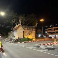 หาของกินที่ตลาดประตูเชียงใหม่