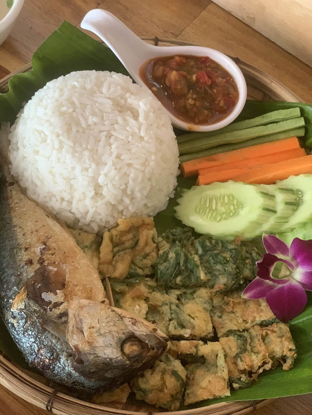 เวคอัพ คาเฟ่ - ทางไปสะพานหิน