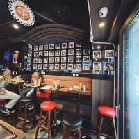 🌟  全球50強之一 • 灣仔人氣漢堡店  🌟 