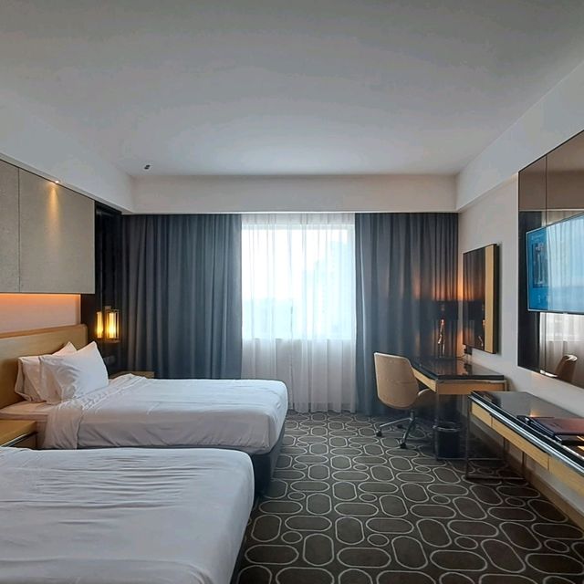 VIBRANT HOTEL LOBBY : WHYNDHAM KLANG